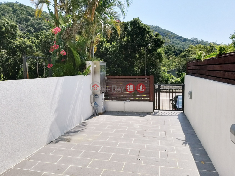 Modern Mini-House + Terrace & CP, Yan Yee Road Village 仁義路村 Rental Listings | Sai Kung (SK1832)