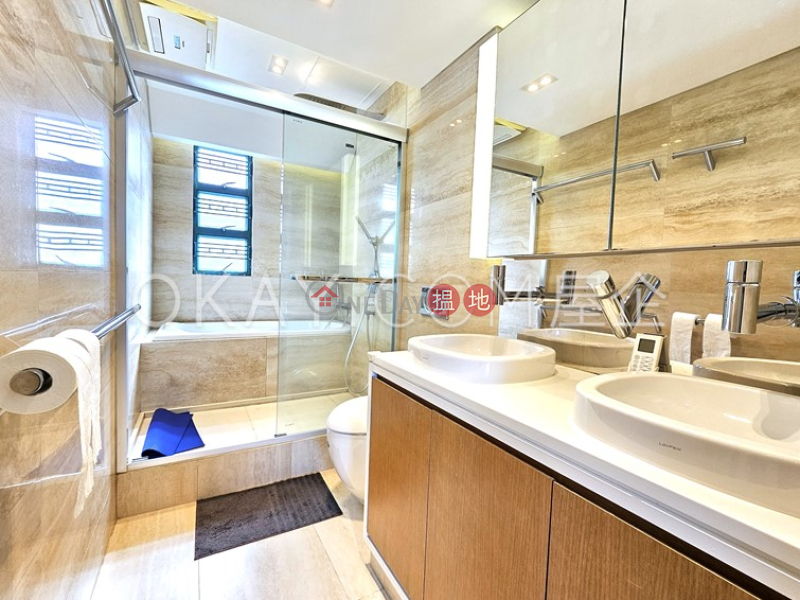 HK$ 26M | Caroline Garden | Wan Chai District | Gorgeous 2 bedroom on high floor with parking | For Sale