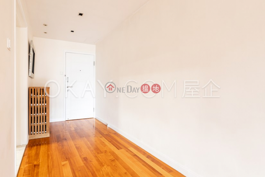 HK$ 61,000/ month, Skyline Mansion Block 1 Western District | Efficient 3 bed on high floor with balcony & parking | Rental