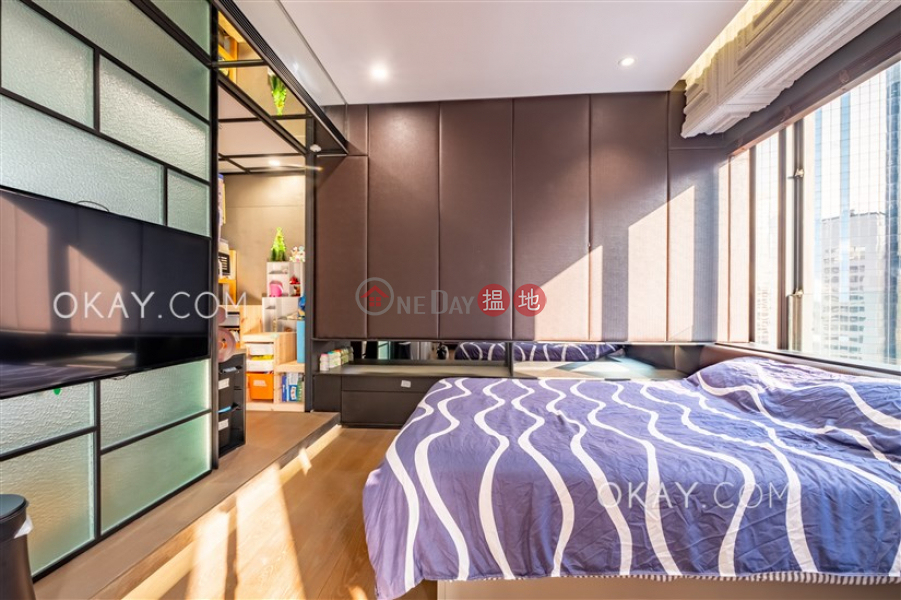 HK$ 16.8M | Convention Plaza Apartments Wan Chai District, Rare 1 bedroom on high floor with parking | For Sale