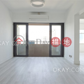 Tasteful 2 bedroom with balcony & parking | Rental | Glen Circuit 雲景大廈 _0