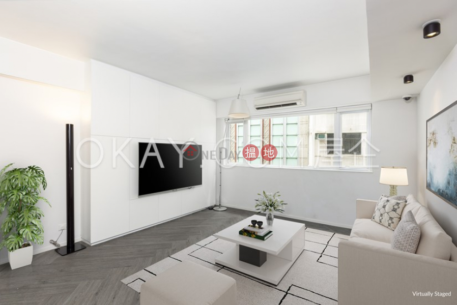Nicely kept 2 bedroom in Mid-levels West | For Sale | 42 Robinson Road 羅便臣道42號 Sales Listings
