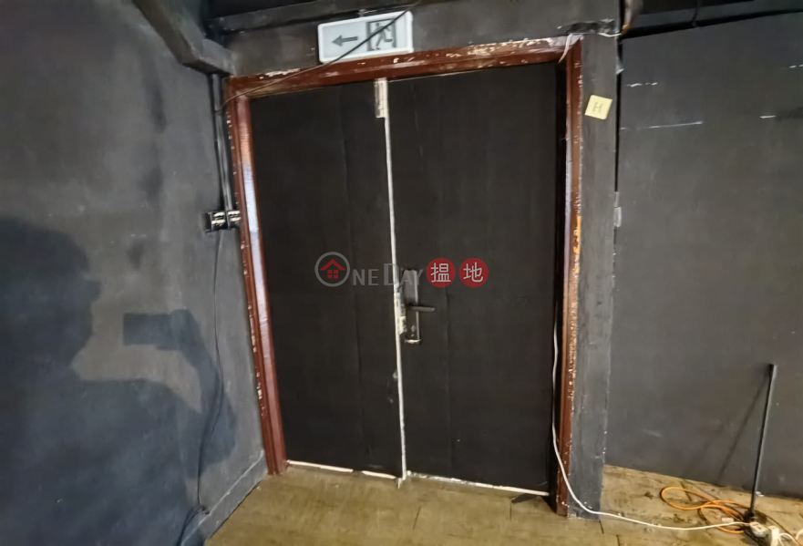安居工商 何生全包 有匙 party room 零售 | 15-17 Shing Yip Street | Kwun Tong District, Hong Kong Rental HK$ 28,000/ month