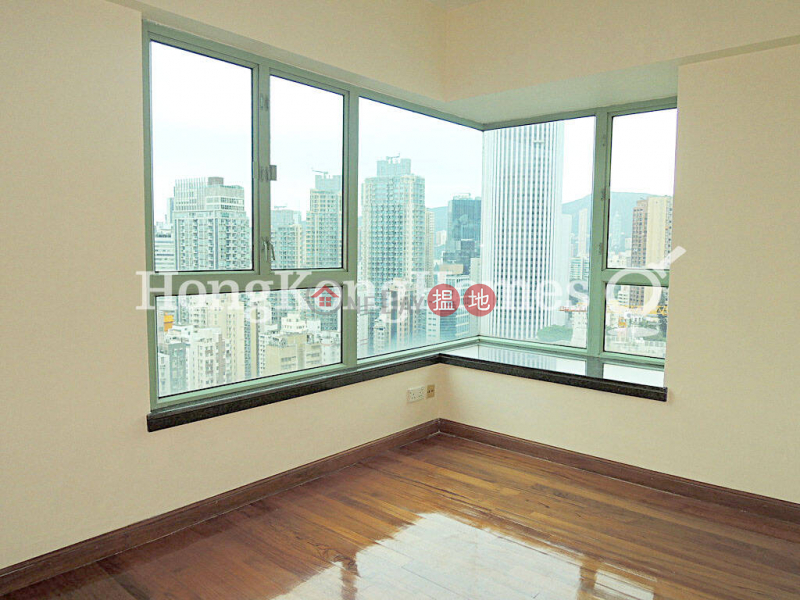 HK$ 32,000/ month, Royal Court | Wan Chai District, 3 Bedroom Family Unit for Rent at Royal Court