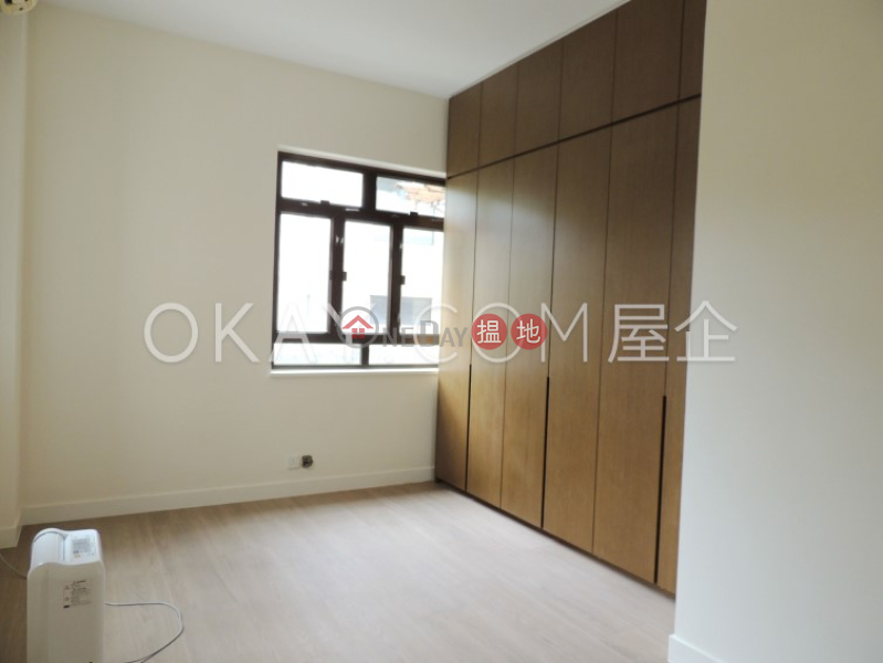 HK$ 60,000/ month, Vivian Court | Central District, Rare 2 bedroom in The Peak | Rental