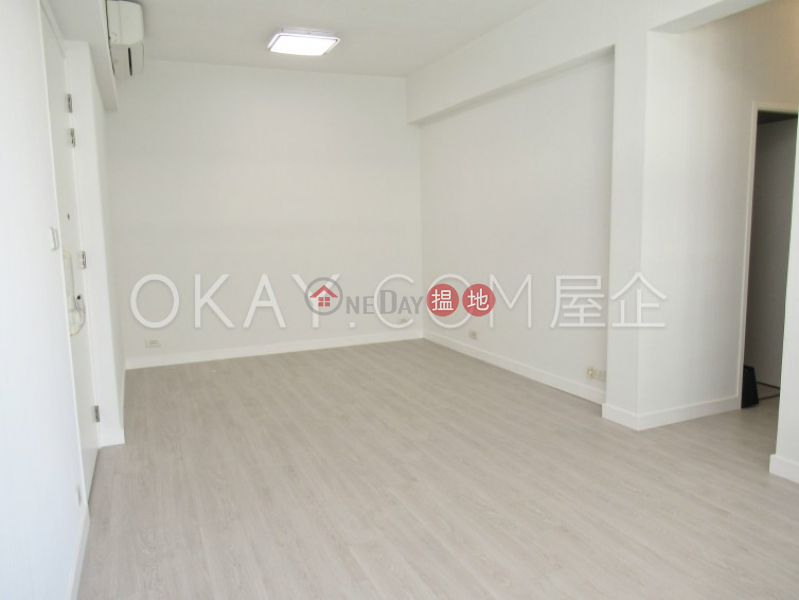 HK$ 46,000/ 月-樂景臺18-20號-灣仔區-2房1廁,連車位樂景臺18-20號出租單位