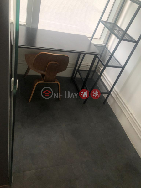 HK$ 2,300/ month Yan\'s Tower | Southern District | Unit 2202 Solo studio in Wong Chuk Hang, Yan‘s Tower(with window)