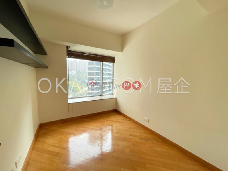 HK$ 56,000/ month Phase 2 South Tower Residence Bel-Air, Southern District | Tasteful 3 bedroom on high floor with balcony & parking | Rental
