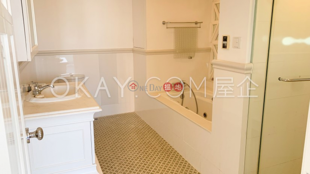 Stylish 4 bedroom with balcony & parking | Rental | Pine Court Block A-F 翠峰園A-F座 Rental Listings