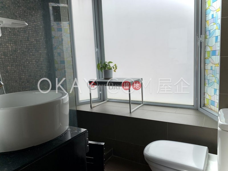 HK$ 17M | Woodlands Terrace, Western District, Nicely kept 2 bedroom on high floor with rooftop | For Sale