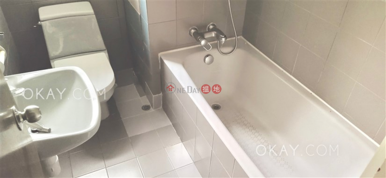 Luxurious 3 bedroom with parking | For Sale | Yee Lin Mansion 彝年大廈 Sales Listings