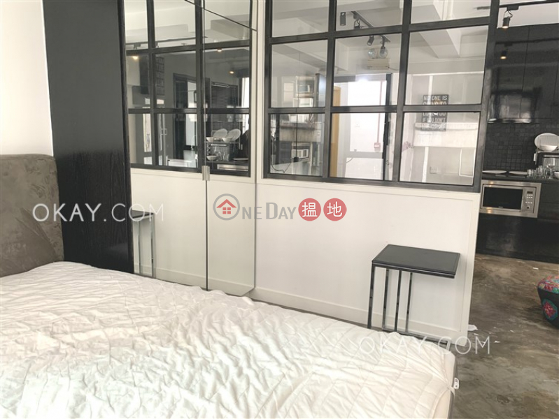 HK$ 30,000/ month 14-15 Wo On Lane Central District | Tasteful high floor with rooftop | Rental