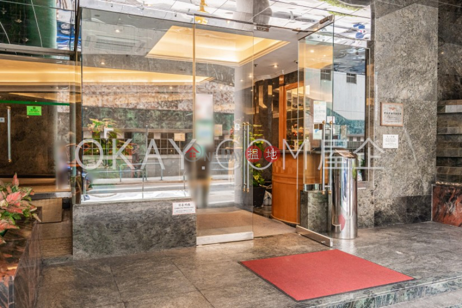 HK$ 18.3M Scenecliff | Western District | Elegant 3 bedroom with balcony & parking | For Sale