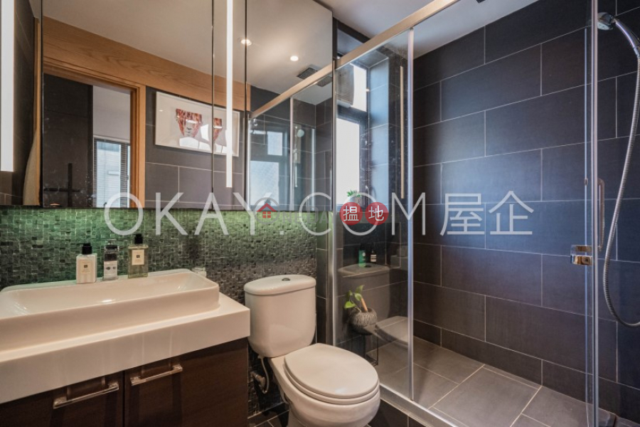 HK$ 36,000/ month Cameo Court, Central District, Gorgeous 2 bedroom in Mid-levels West | Rental
