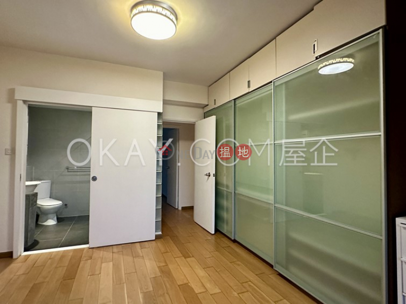 HK$ 11.5M | Discovery Bay, Phase 4 Peninsula Vl Coastline, 12 Discovery Road, Lantau Island Nicely kept 3 bedroom with sea views & balcony | For Sale
