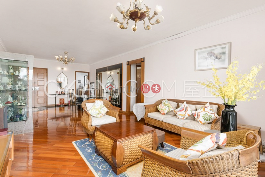 Luxurious 3 bedroom with balcony & parking | For Sale | Greenwood Terrace Block 30 華翠園30座 Sales Listings