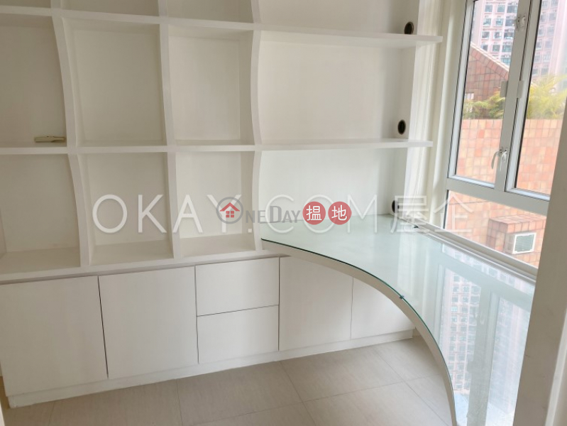 HK$ 20M Peaksville | Western District | Popular penthouse with rooftop & parking | For Sale