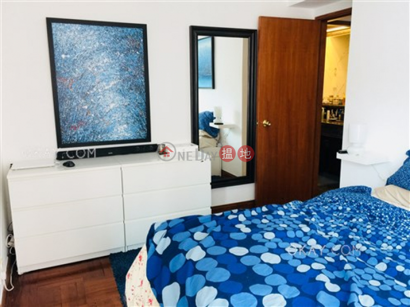 Popular 2 bedroom on high floor with parking | For Sale | Hillsborough Court 曉峰閣 Sales Listings