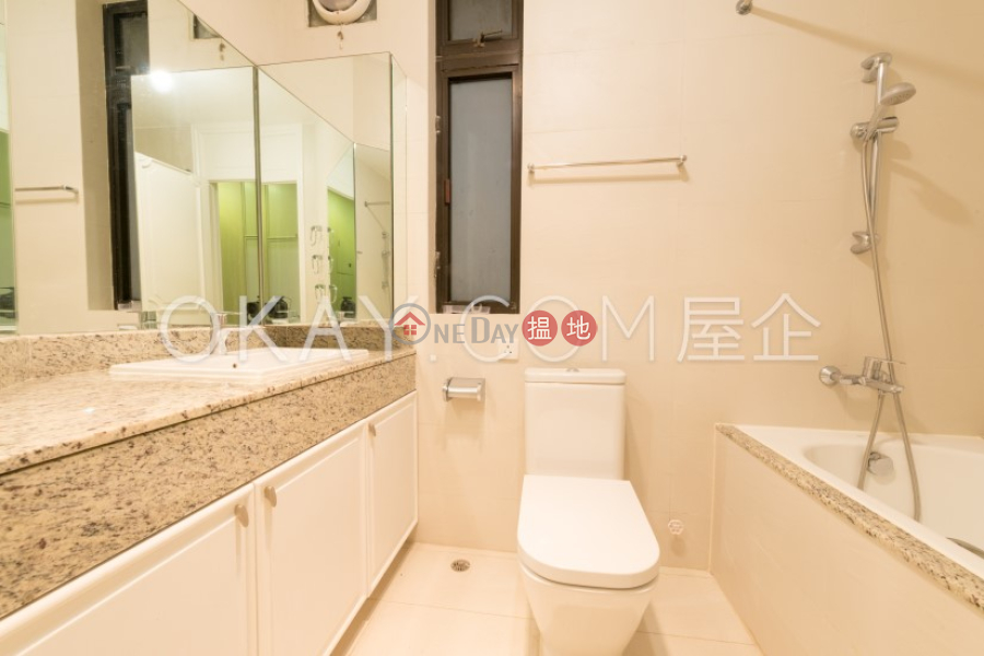 Lovely 3 bedroom with parking | For Sale, Mountain View 山景 Sales Listings | Central District (OKAY-S32491)