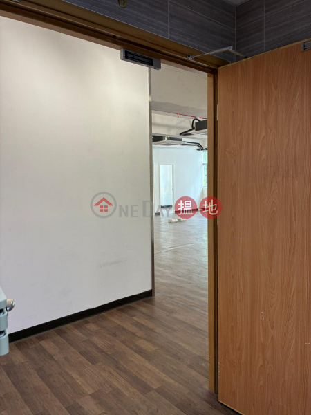 Wah Lai Industrial Centre, Middle | Industrial, Rental Listings, HK$ 27,808/ month
