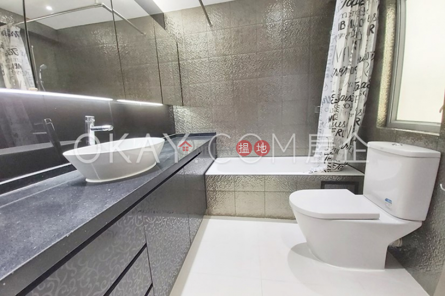 HK$ 49,000/ month Realty Gardens Western District, Efficient 2 bedroom with harbour views & balcony | Rental