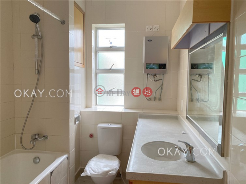 Efficient 3 bedroom with balcony & parking | Rental | Aurizon Quarters 金雲閣 Rental Listings