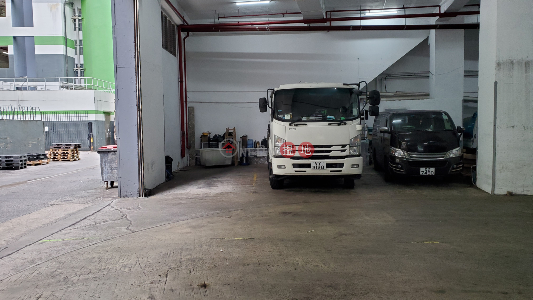 Rare truck space for sale, huge market demand | Paksang Industrial Building 百勝工業大廈 Sales Listings