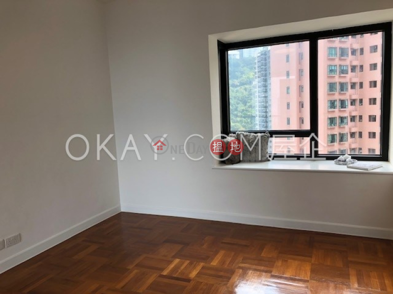 HK$ 131,500/ month, Queen\'s Garden, Central District Beautiful 2 bed on high floor with balcony & parking | Rental