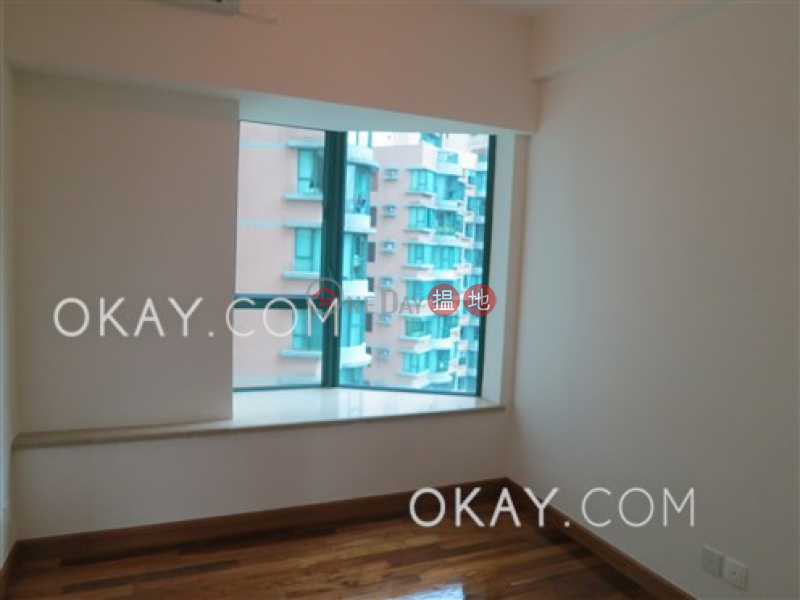 Exquisite 3 bed on high floor with harbour views | Rental | Hillsborough Court 曉峰閣 Rental Listings