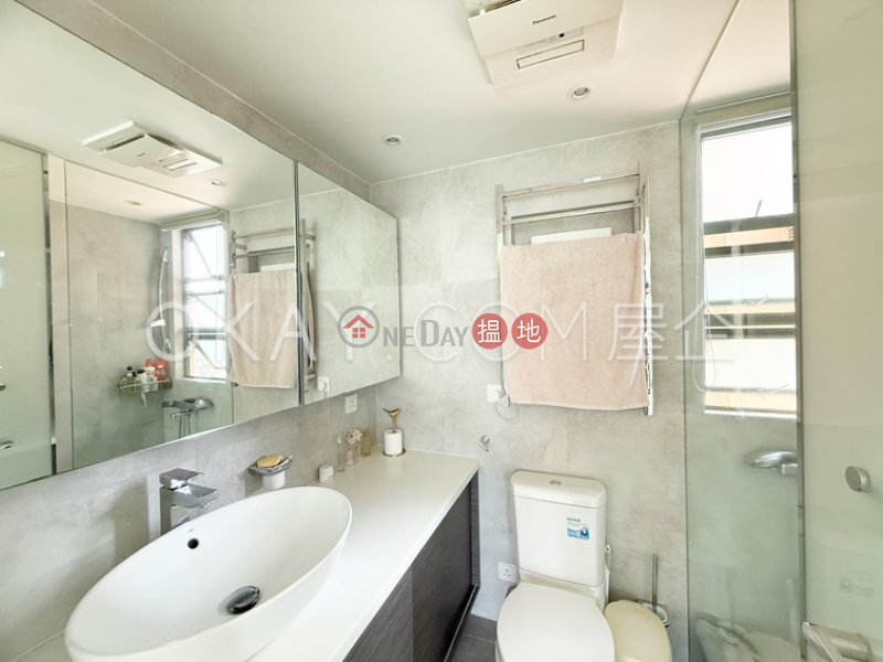 Lovely 2 bedroom with balcony | For Sale, Discovery Bay, Phase 8 La Costa, Costa Court 愉景灣 8期海堤居 海堤閣 Sales Listings | Lantau Island (OKAY-S305483)