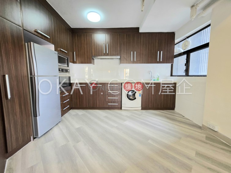 Intimate 3 bedroom with balcony | For Sale | Discovery Bay, Phase 3 Hillgrove Village, Glamour Court 愉景灣 3期 康慧台 康頤閣 Sales Listings