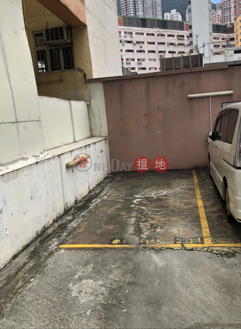 Sai Ying Pun, 118 Connaught Road West, Open-air,corner parking space | 118 Connaught Road West 干諾道西118號 _0
