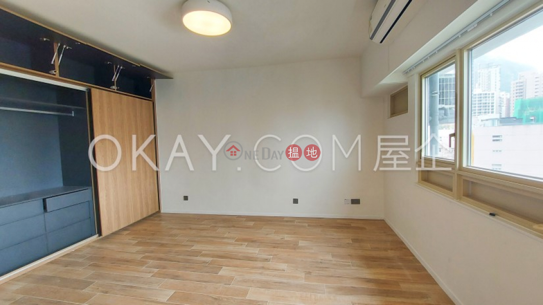 Gorgeous 3 bedroom with balcony | Rental, St. Joan Court 勝宗大廈 Rental Listings | Central District (OKAY-R22383)