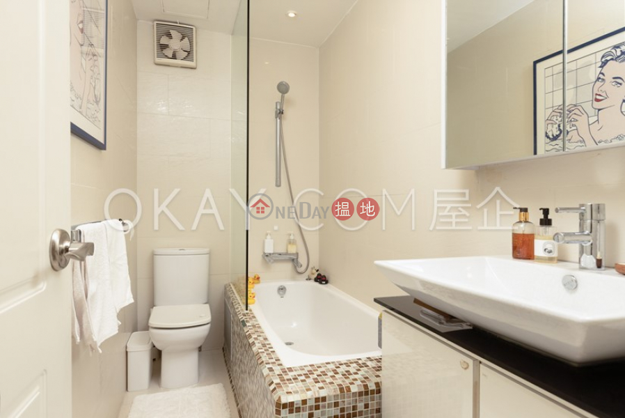HK$ 27M, Best View Court | Central District | Nicely kept 2 bedroom with terrace, balcony | For Sale