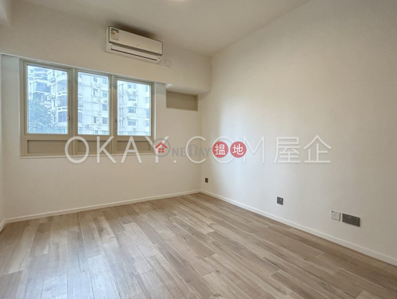 HK$ 85,000/ month St. Joan Court, Central District Stylish 3 bedroom with balcony | Rental