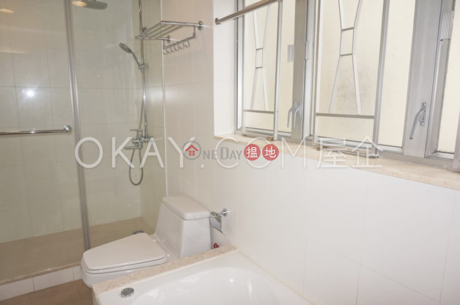 Popular 2 bedroom with parking | Rental, Royal Villa 六也別墅 Rental Listings | Wan Chai District (OKAY-R61060)