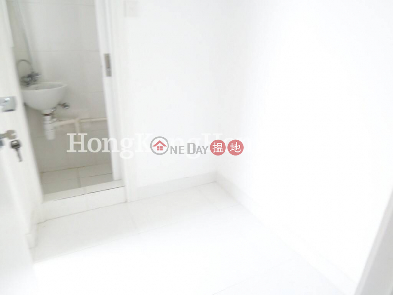 HK$ 43,000/ month, Centrestage, Central District | 3 Bedroom Family Unit for Rent at Centrestage