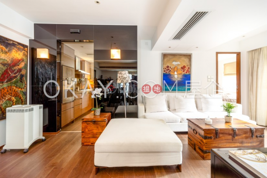 HK$ 35,000/ month, Mountain View Court Western District, Unique 2 bedroom on high floor with balcony | Rental