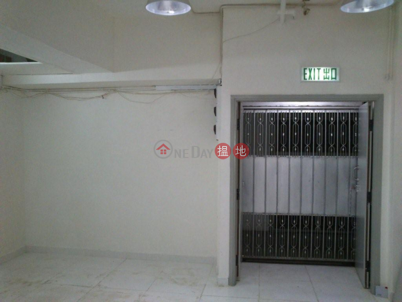 Top floor industrial workshop + roof top for sale | Yue Fung Industrial Building (Chai Wan Kok Street) 裕豐工業大廈 Sales Listings
