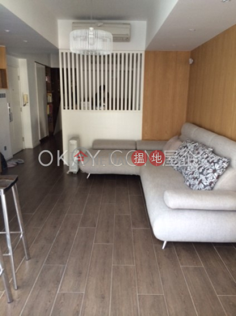 Rare 3 bedroom with terrace & parking | For Sale | KING'S COURT 景緻閣 _0