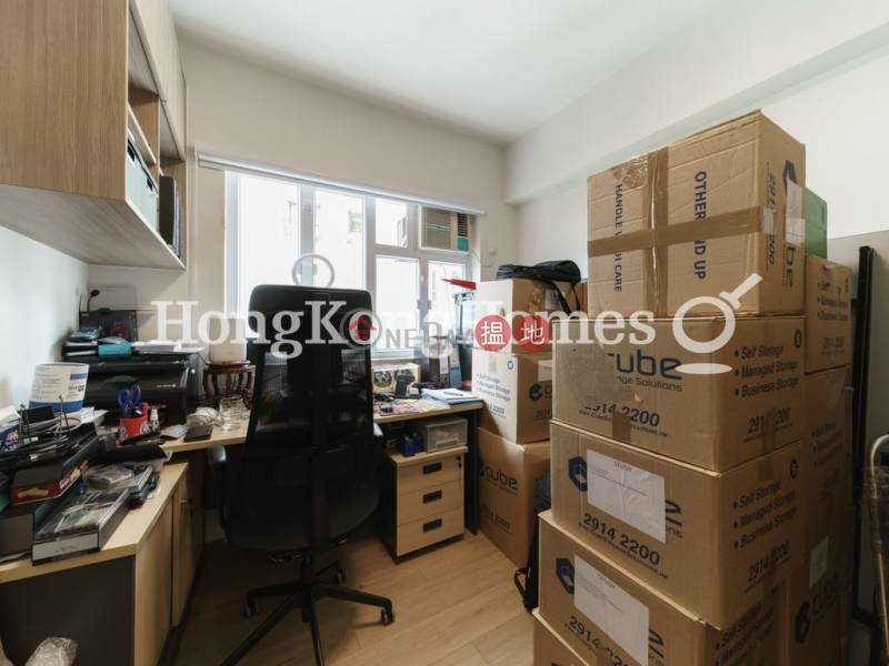 3 Bedroom Family Unit for Rent at New Lai King Building 64 Yin Hing Street | Wong Tai Sin District, Hong Kong | Rental, HK$ 30,000/ month