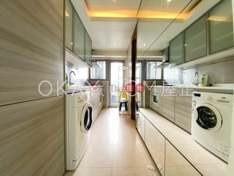 HK$ 20M Serenade, Wan Chai District, Gorgeous 2 bedroom with balcony & parking | For Sale