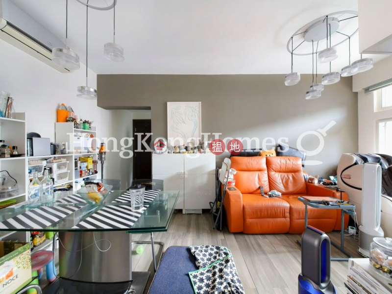 HK$ 10M | Silver Court Western District | 3 Bedroom Family Unit at Silver Court | For Sale