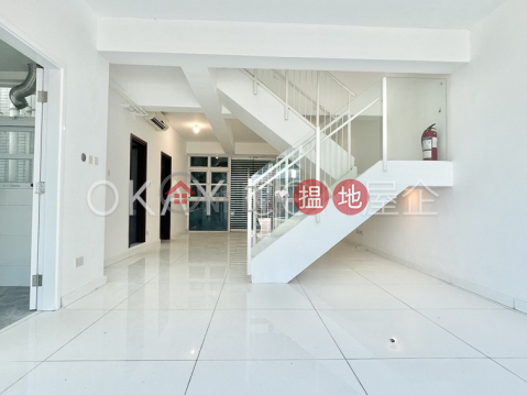 Cozy house with balcony | Rental, New Villa Cecil - Phase 1 新趙苑 - 第1期 | Cheung Chau (OKAY-R370918)_0