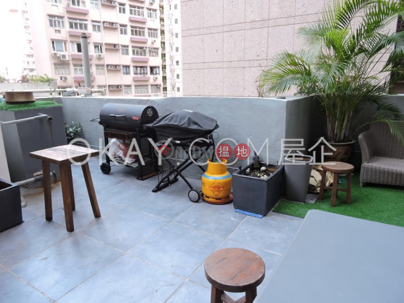 Nicely kept 2 bedroom on high floor with rooftop | Rental 33-35 Robinson Road | Western District | Hong Kong Rental, HK$ 28,000/ month