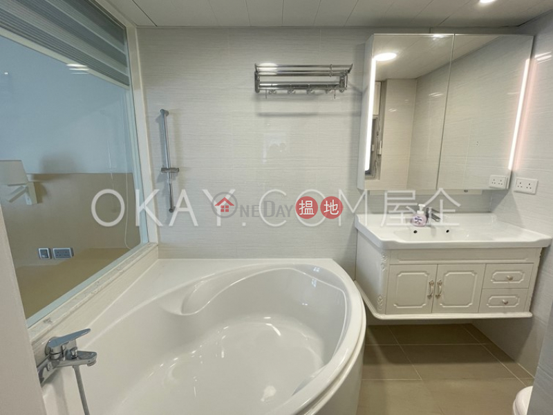 HK$ 23.8M, Century Court, Kowloon Tong, Tasteful 3 bedroom with balcony & parking | For Sale