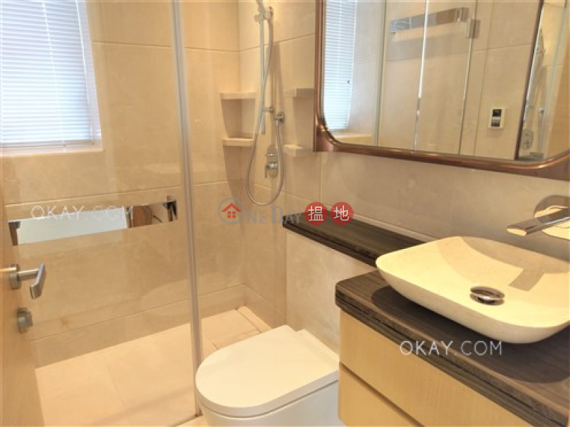 Tasteful 3 bedroom with balcony | Rental, Cadogan 加多近山 Rental Listings | Western District (OKAY-R211415)