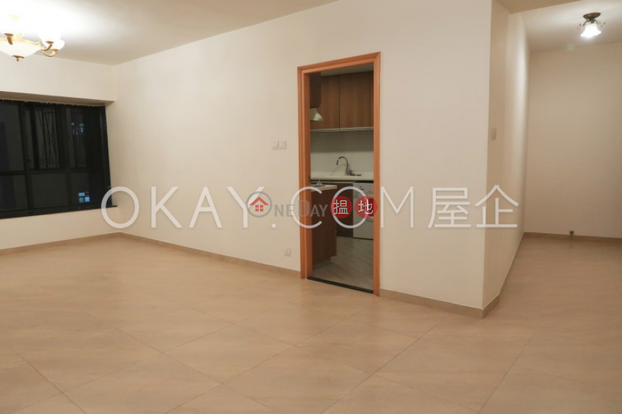 Nicely kept 3 bedroom with parking | For Sale | 10 Robinson Road | Western District Hong Kong | Sales, HK$ 25M