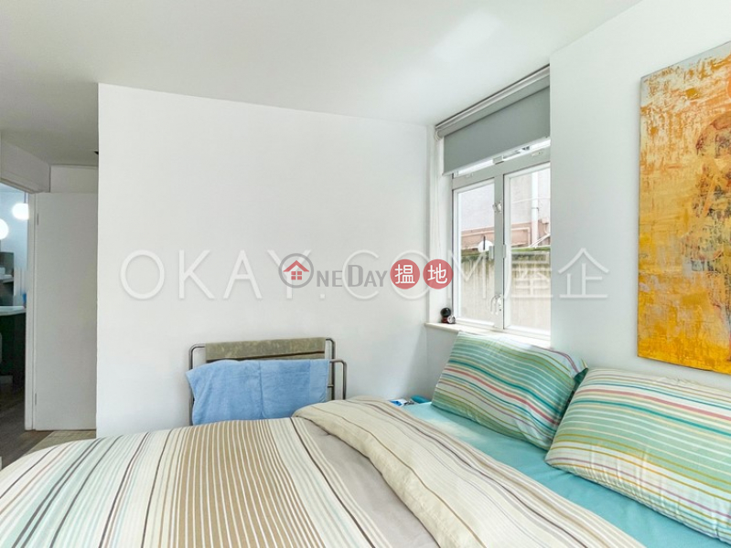 Efficient 2 bedroom in Mid-levels West | Rental | Wah Hing Industrial Mansions 華興工業大廈 Rental Listings