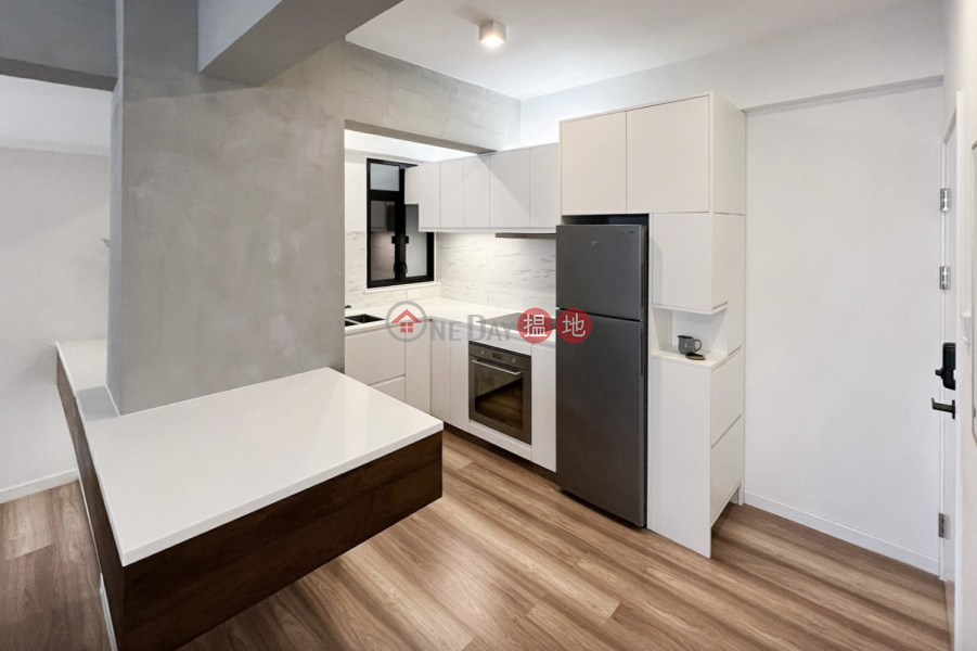 HK$ 35,000/ month | Great George Building Wan Chai District (Owner listing) Designer one-bedroom apartment in the heart of Hong Kong